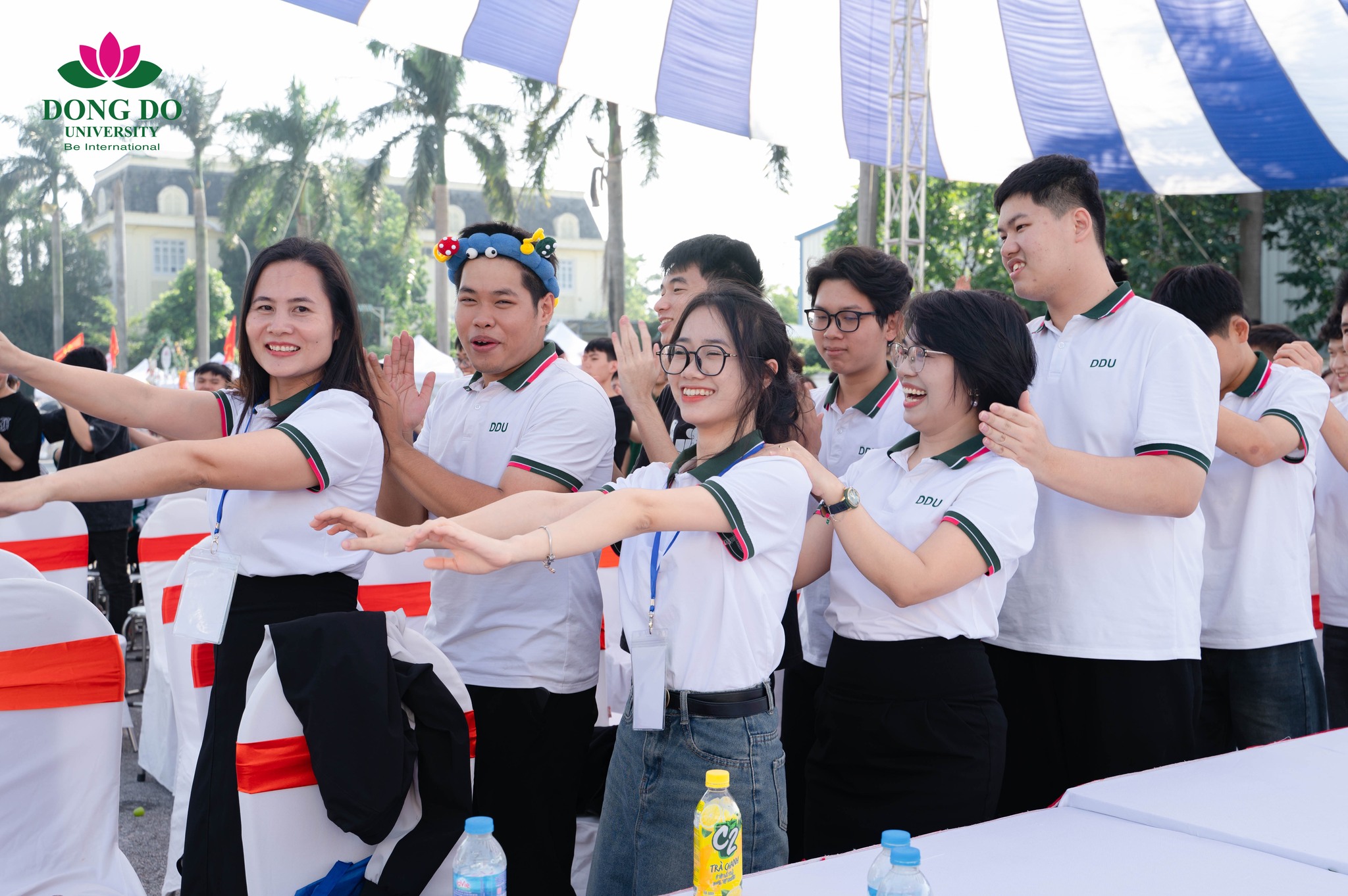 Khoảng cách gần gũi giữa thầy cô và sinh viên