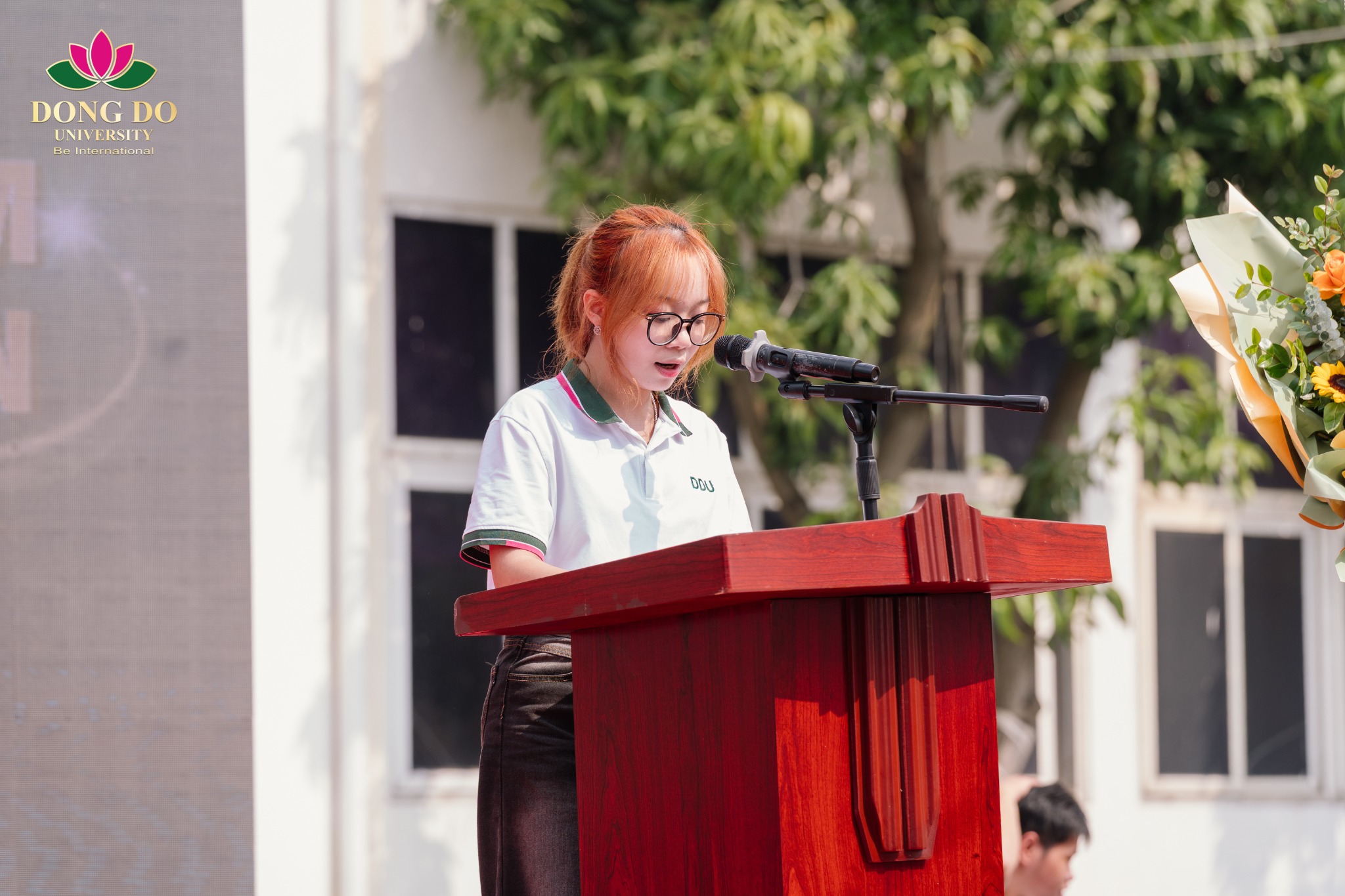 Bạn Dương Huệ Tường Vi – đại diện sinh viên khóa 30 – phát biểu tri ân gửi đến thầy cô