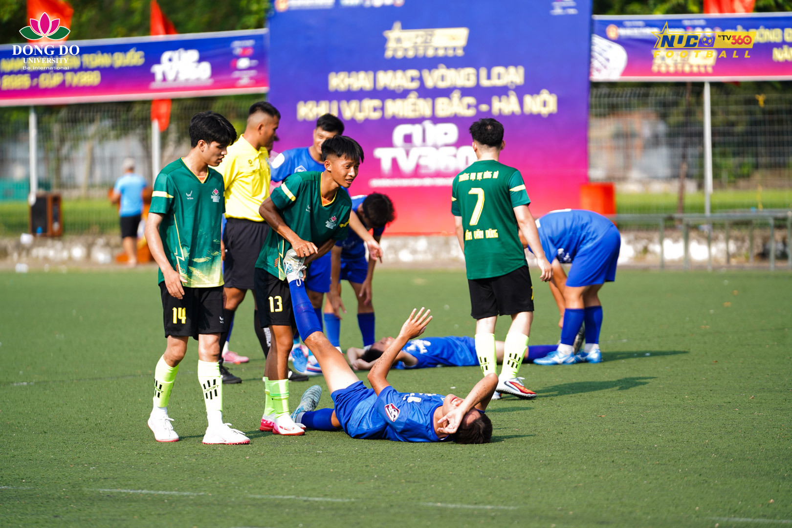 Tinh thần Fair-Play được c&aacute;c cầu thủ Đ&ocirc;ng Đ&ocirc; thể hiện tại giải đấu
