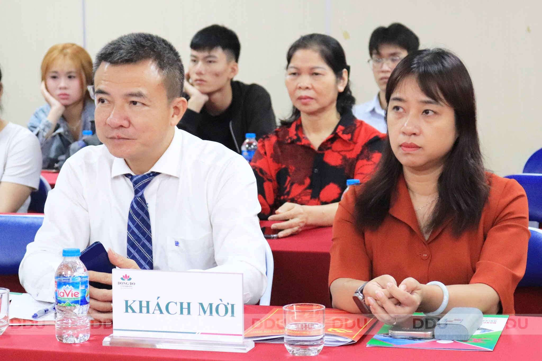 C&aacute;c đồng ch&iacute; trong Đảng ủy Khối c&aacute;c trường Đại học, Cao đẳng H&agrave; Nội tham dự buổi lễ