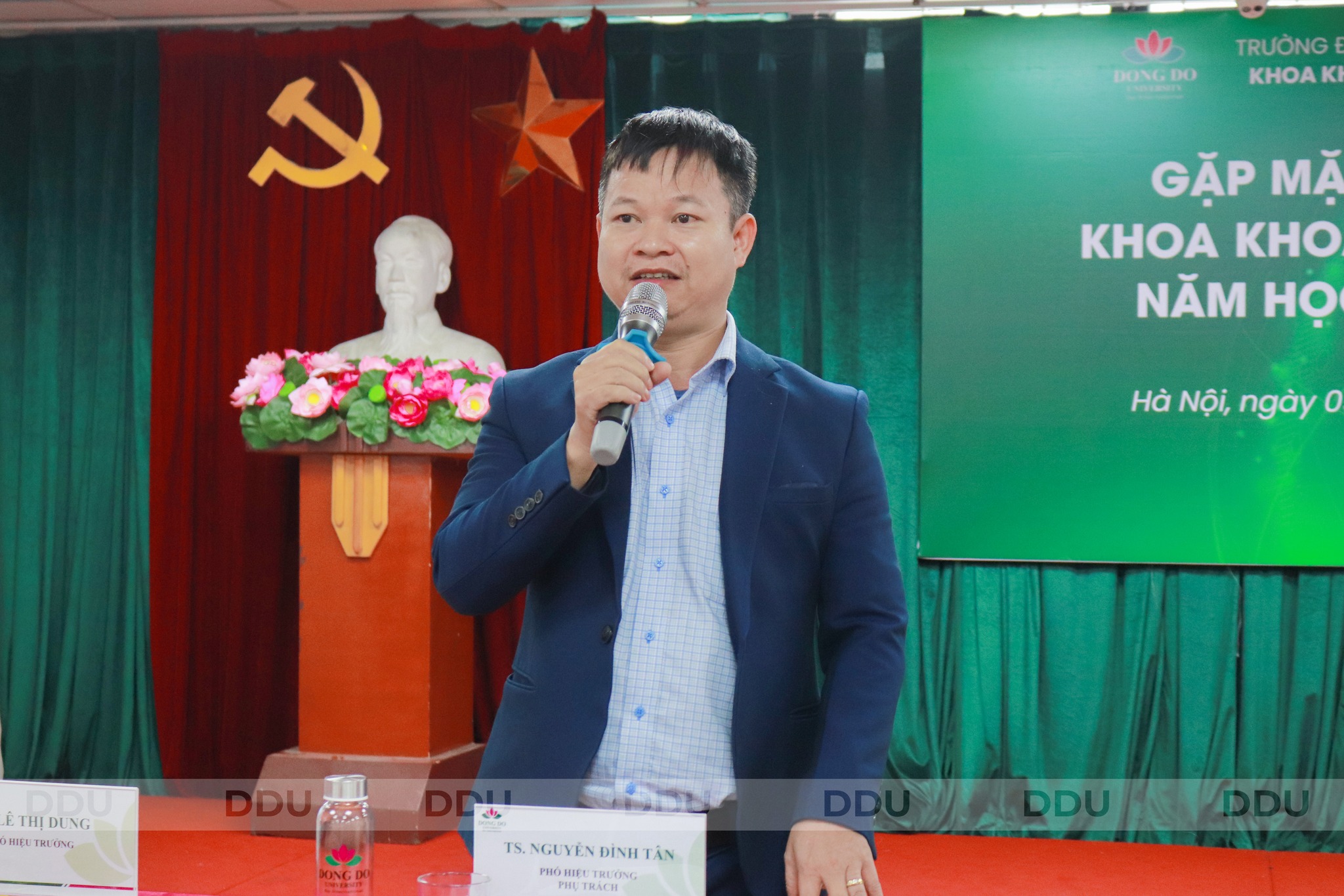 TS. Nguyễn Đ&igrave;nh T&acirc;n &ndash; Ph&oacute; Hiệu trưởng phụ tr&aacute;ch Nh&agrave; trường, kh&eacute;p lại phần đối thoại