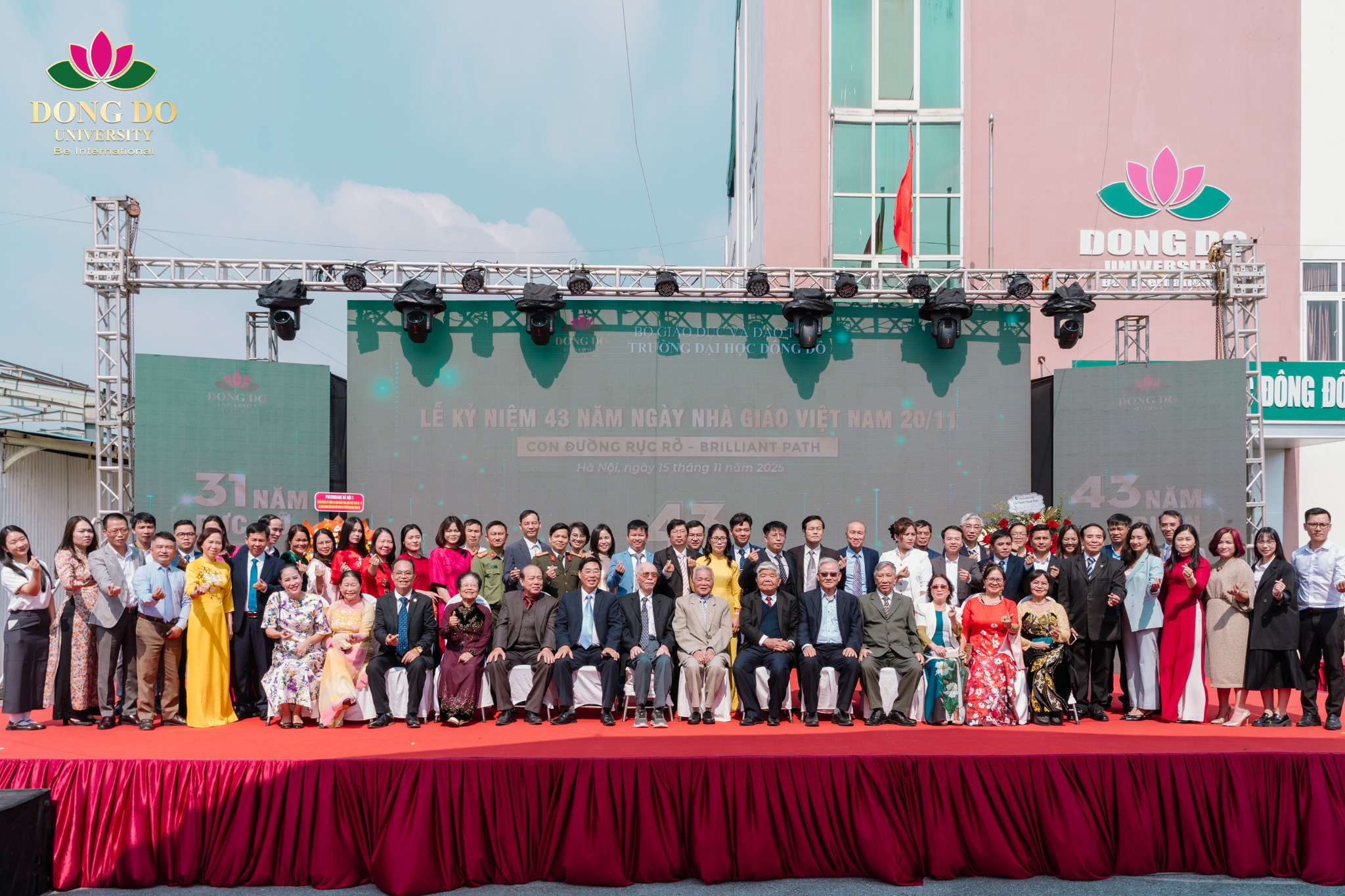 To&agrave;n cảnh Lễ Meeting 15/11/2025 của Trường Đại học Đ&ocirc;ng Đ&ocirc;, thu h&uacute;t sự tham dự của đ&ocirc;ng đảo đại biểu, giảng vi&ecirc;n v&agrave; sinh vi&ecirc;n