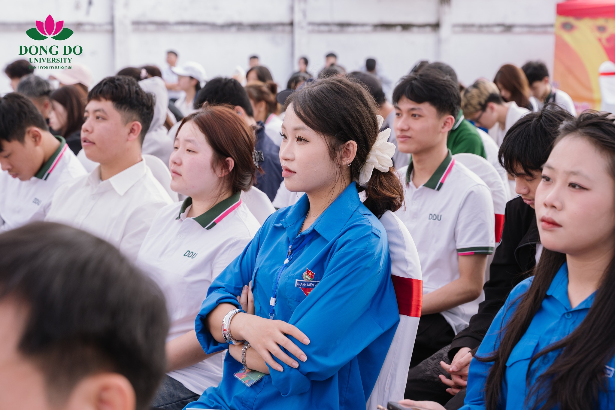 Khoảnh khắc x&uacute;c động khi sinh vi&ecirc;n xem ph&oacute;ng sự &ndash; clip tri &acirc;n d&agrave;nh tặng thầy c&ocirc; nh&acirc;n ng&agrave;y 20/11