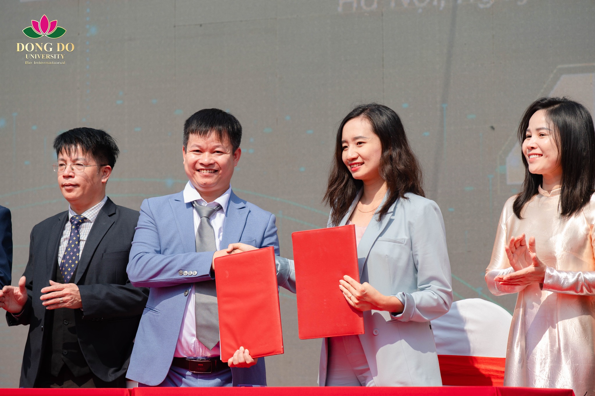 Lễ k&yacute; kết hợp t&aacute;c giữa Trường Đại học Đ&ocirc;ng Đ&ocirc; v&agrave; C&ocirc;ng ty Cổ phần Sơn MT (MT PAINT), mở ra nhiều cơ hội ph&aacute;t triển d&agrave;nh cho sinh vi&ecirc;n