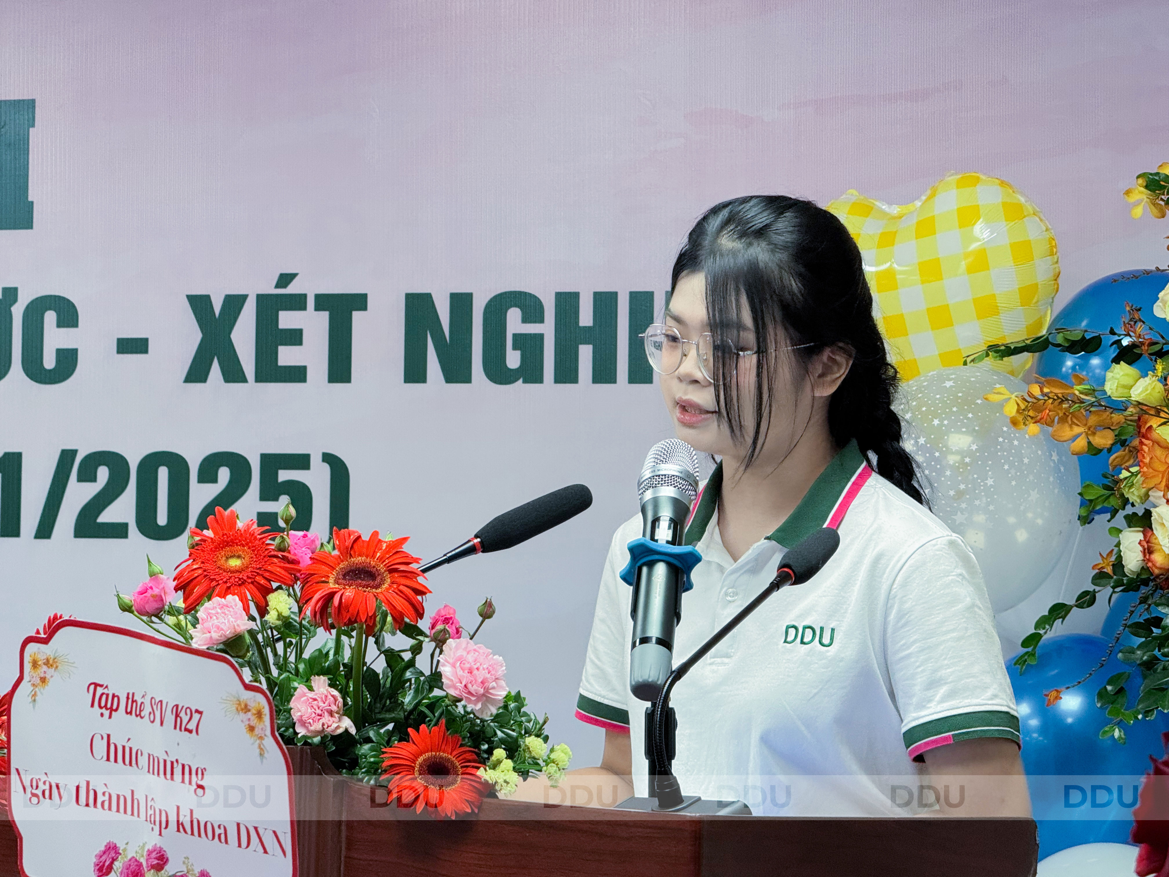 Ph&ugrave;ng Thị Hồng Ngọc &ndash; sinh vi&ecirc;n xuất sắc của Khoa x&uacute;c động b&agrave;y tỏ