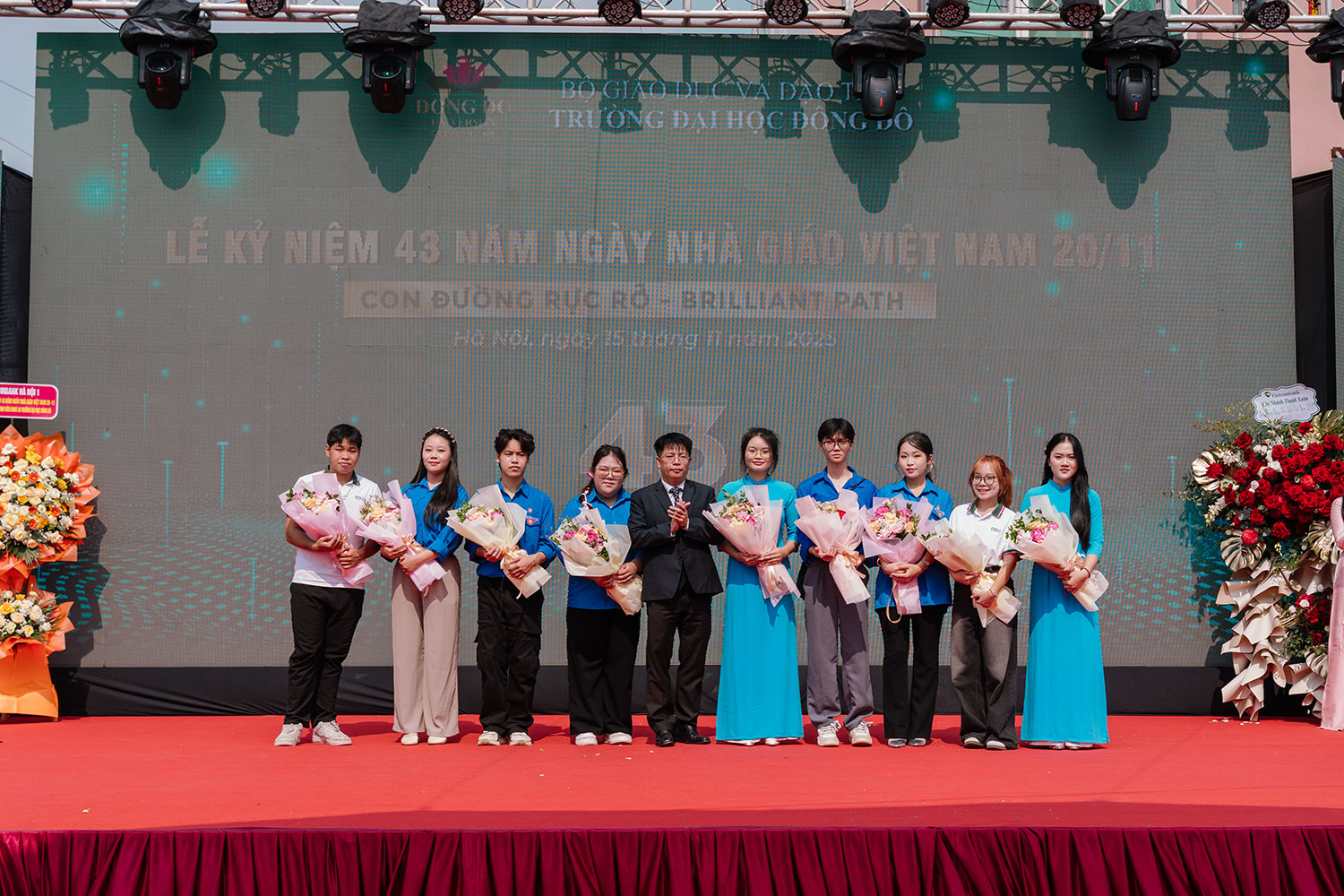 Sự ra mắt của 8 c&acirc;u lạc bộ sinh vi&ecirc;n mới đ&aacute;nh dấu bước ph&aacute;t triển mạnh mẽ của hệ sinh th&aacute;i hoạt động ngoại kh&oacute;a tại Trường Đại học Đ&ocirc;ng Đ&ocirc;