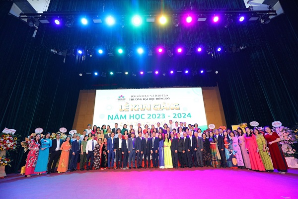 400-giang-vien-sinh-vien-truong-dh-dong-do-dong-dien-flashmob-ngay-khai-giang