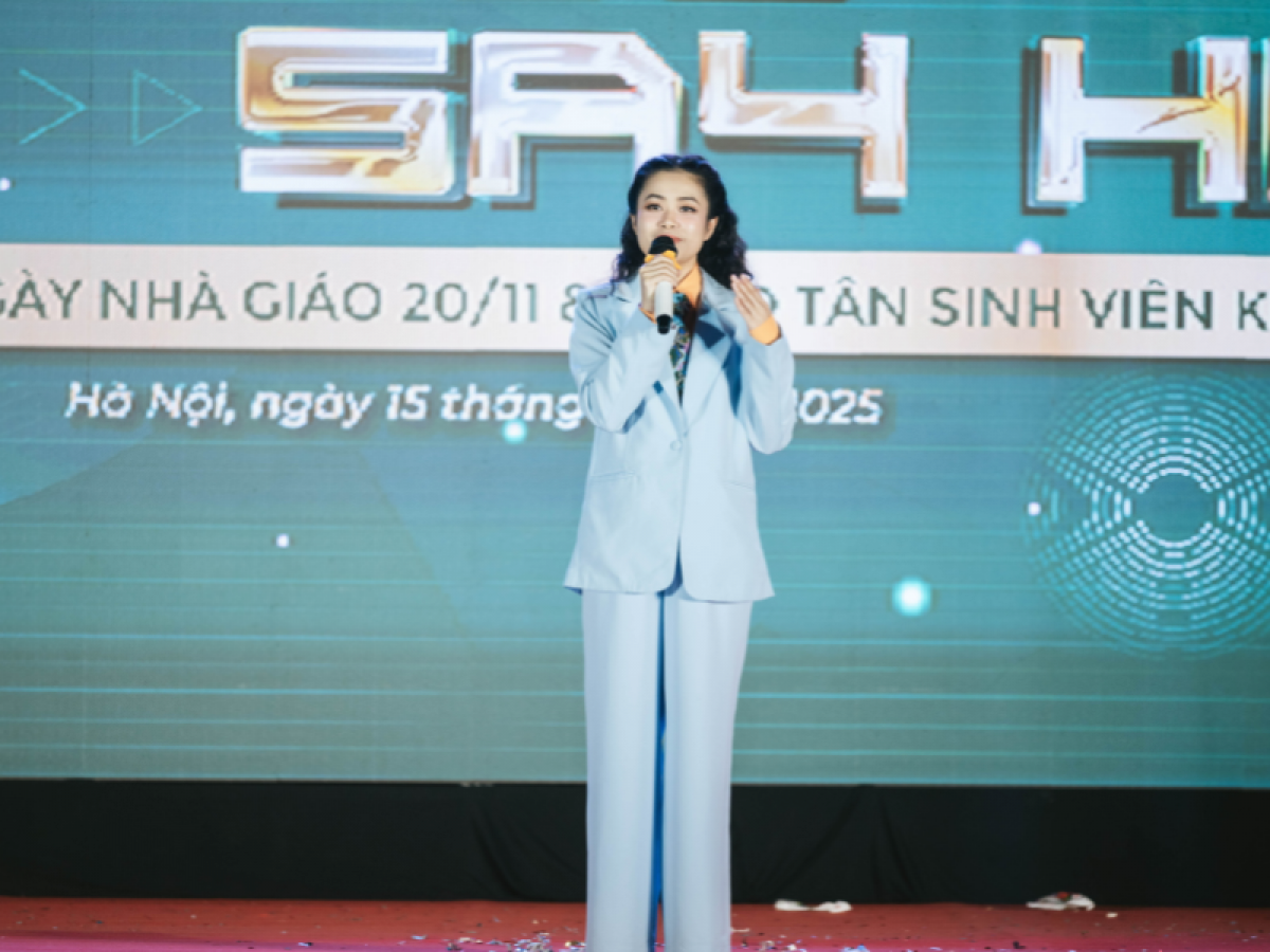 ca-khuc-nguon-sang-tri-thuc-duoc-ca-si-nhac-si-hoang-hong-ngoc-lan-dau-the-hien-tai-san-khau-dai-nhac-hoi-truong-dai-hoc-dong-do