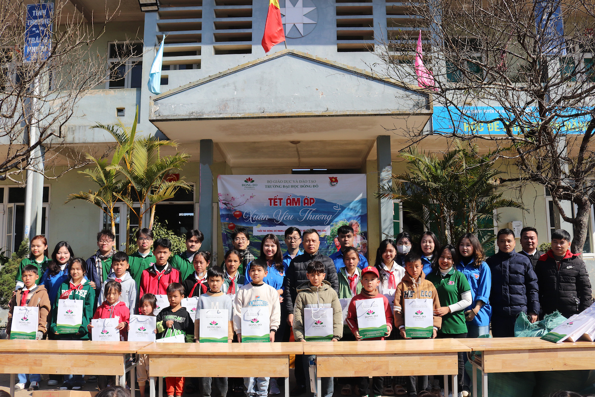 doan-tncs-hcm-truong-dai-hoc-dong-do-cung-chuong-trinh-thien-nguyen-tet-am-ap-xuan-yeu-thuong-gieo-nghin-nu-cuoi-tai-phin-ho