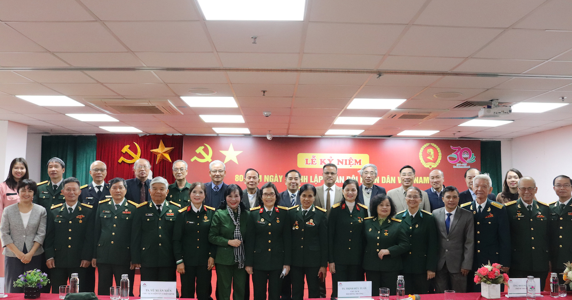 le-ky-niem-80-nam-ngay-thanh-lap-quan-doi-nhan-dan-viet-nam-va-20-nam-ngay-thanh-lap-hoi-cuu-chien-binh-truong-dai-hoc-dong-do