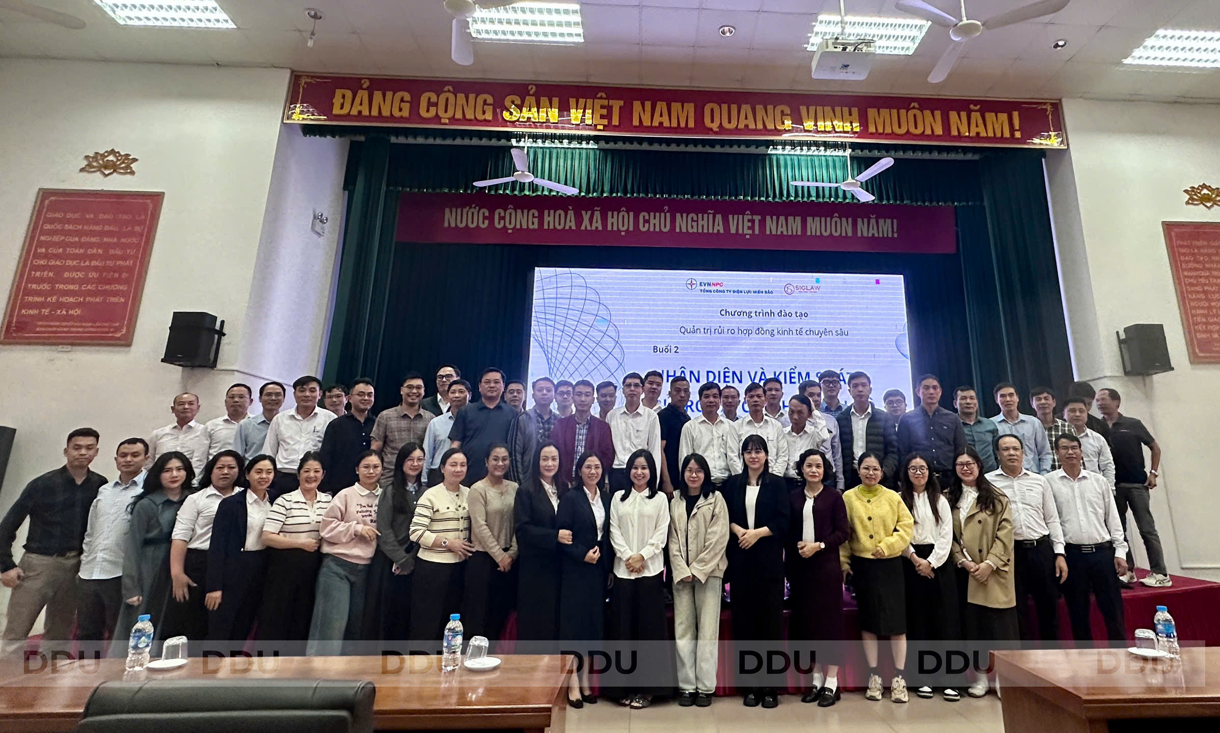 pho-hieu-truong-truong-dai-hoc-dong-do-ts-ls-le-thi-dung-chuyen-giao-ky-nang-quan-tri-rui-ro-hop-dong-cho-112-can-bo-cap-cao-evn