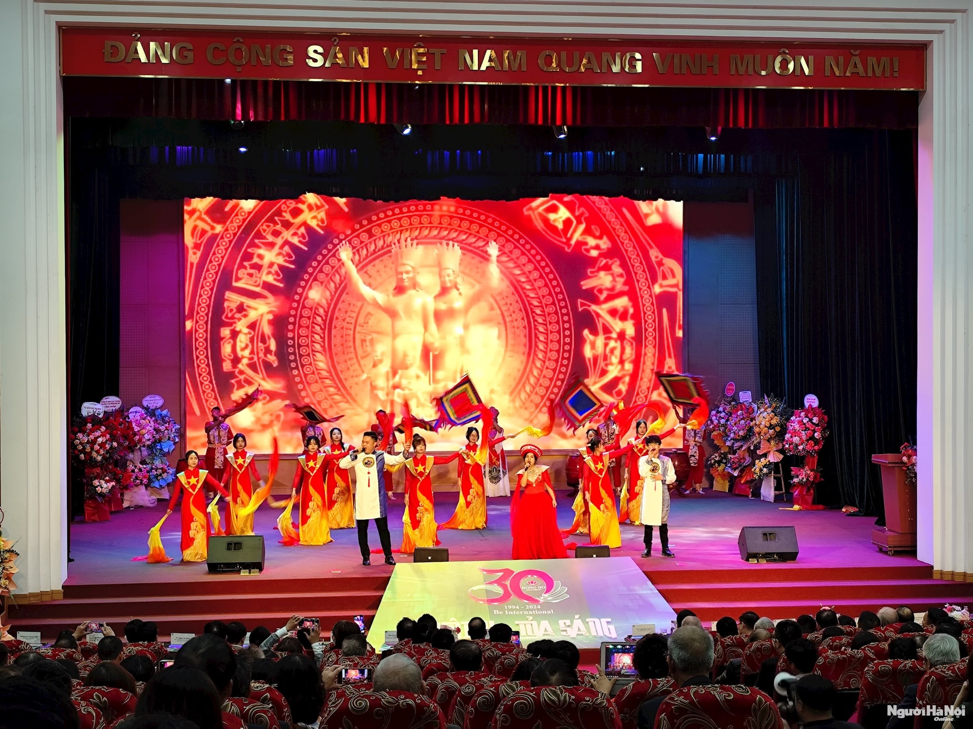 tap-chi-nguoi-ha-noi-truong-dai-hoc-dong-do-dau-an-30-nam-dong-hanh-cung-giao-duc-thu-do