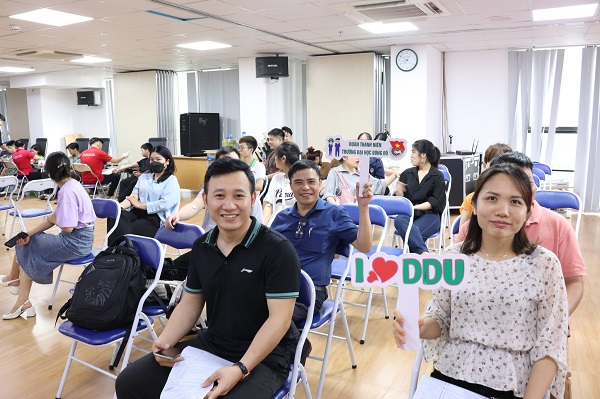 thay-tro-truong-dai-hoc-dong-do-huong-ung-ngay-hoi-hien-mau-giot-hong-yeu-thuong-nam-2023