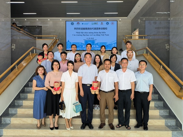 trao-doi-huong-toi-hop-tac-giua-truong-dai-hoc-dong-do-va-truong-dai-hoc-khoa-hoc-ky-thuat-quang-tay-trung-quoc-1812