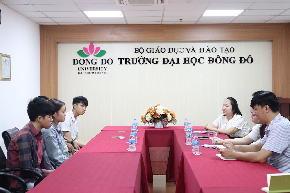trao-hoc-bong-80-trieu-dong-cho-chat-noi-lao-thanh-cach-mang-nguoi-dao-nau-com-cho-dai-tuong-vo-nguyen-giap