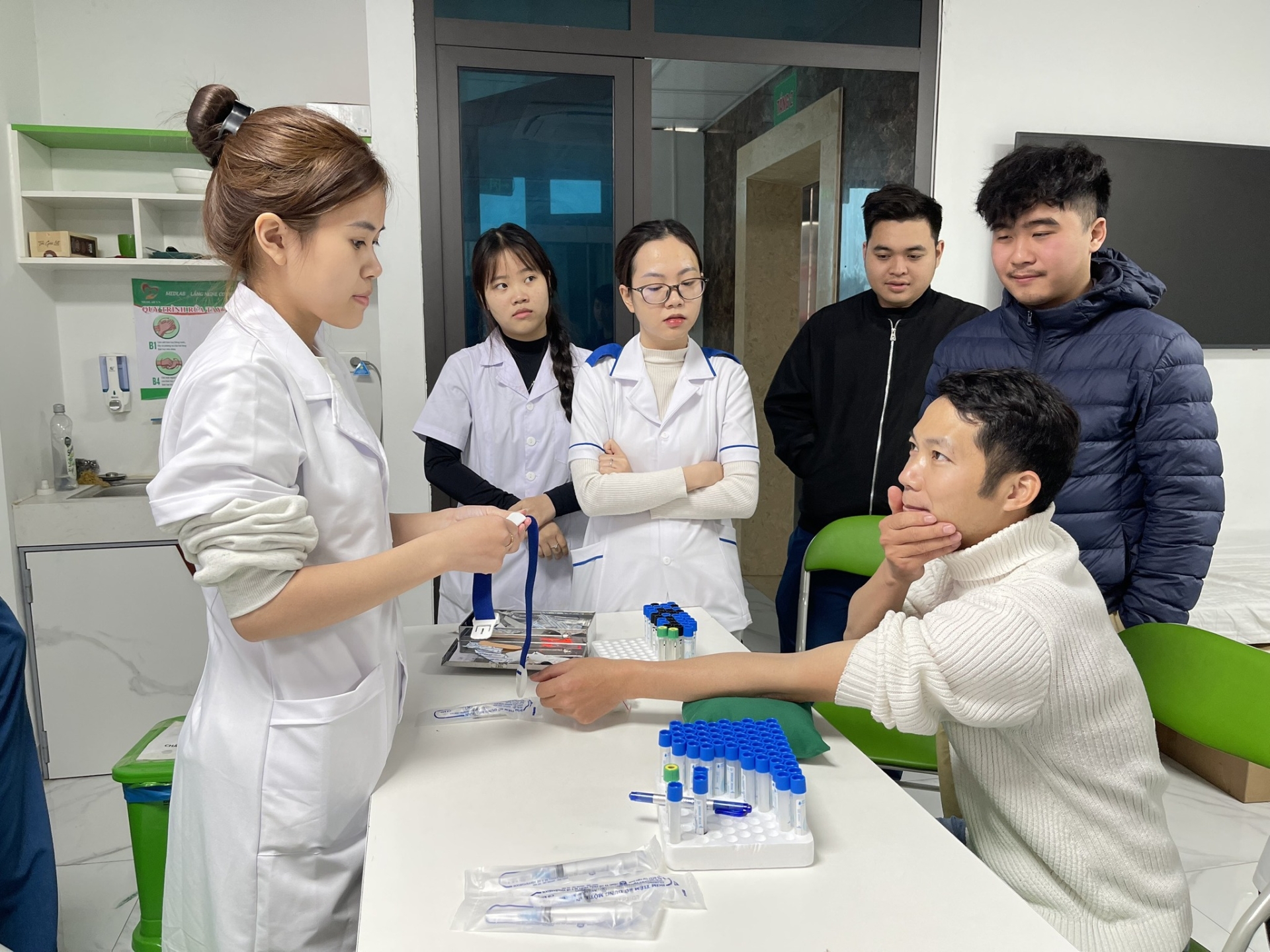 Ngành Kỹ thuật xét nghiệm y học là học gì? Thực trạng và Cơ hội việc làm cho sinh viên