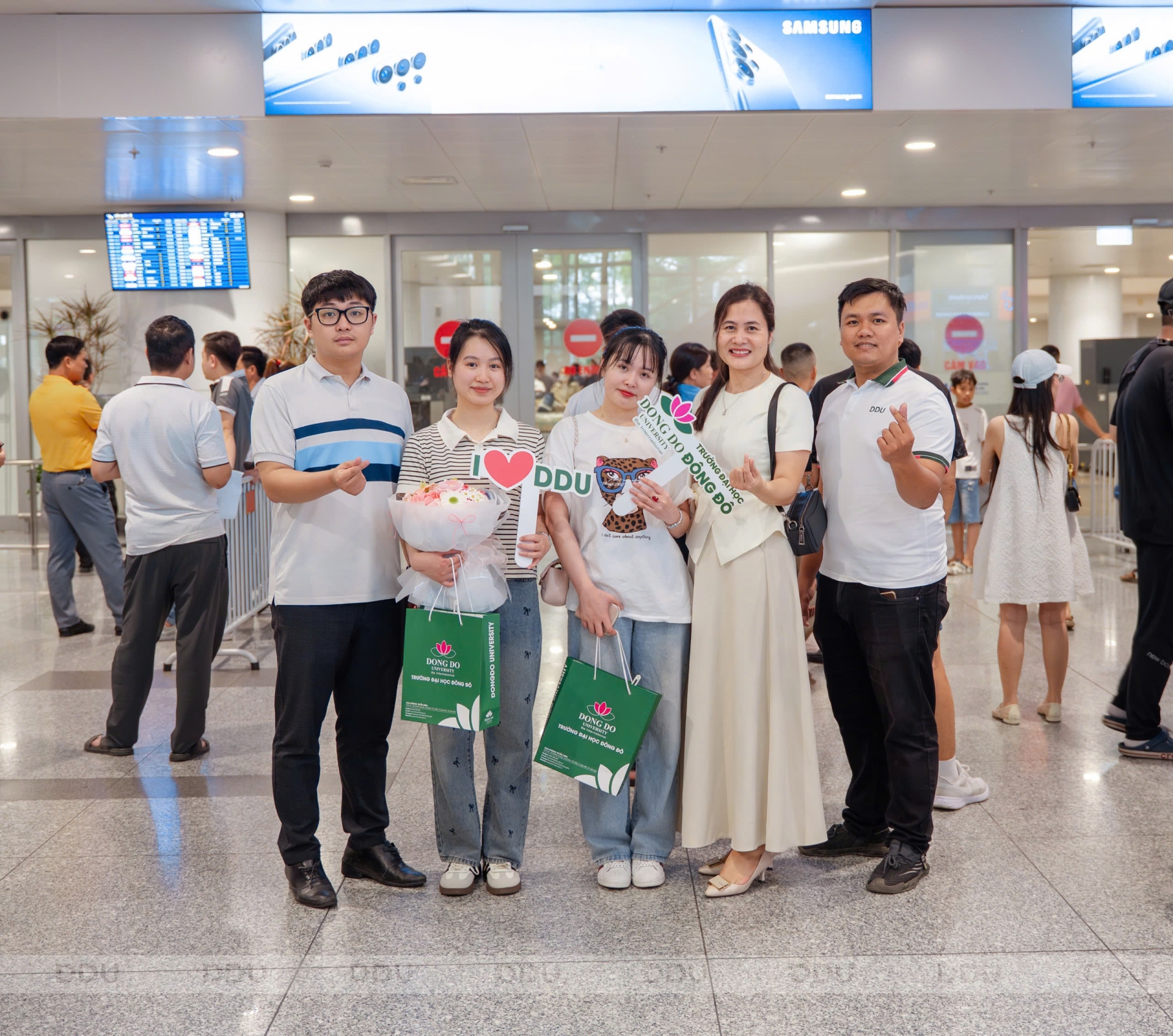 sinh-vien-k27-khoa-ngoai-ngu-tro-ve-tu-nhat-ban-1-nam-trai-nghiem-thuc-tap-quoc-te-tai-tap-doan-lawson